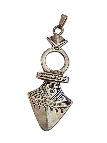 Pendentif touareg en argent ciselé
