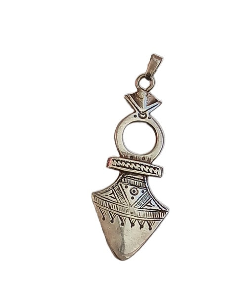Pendentif touareg en argent ciselé