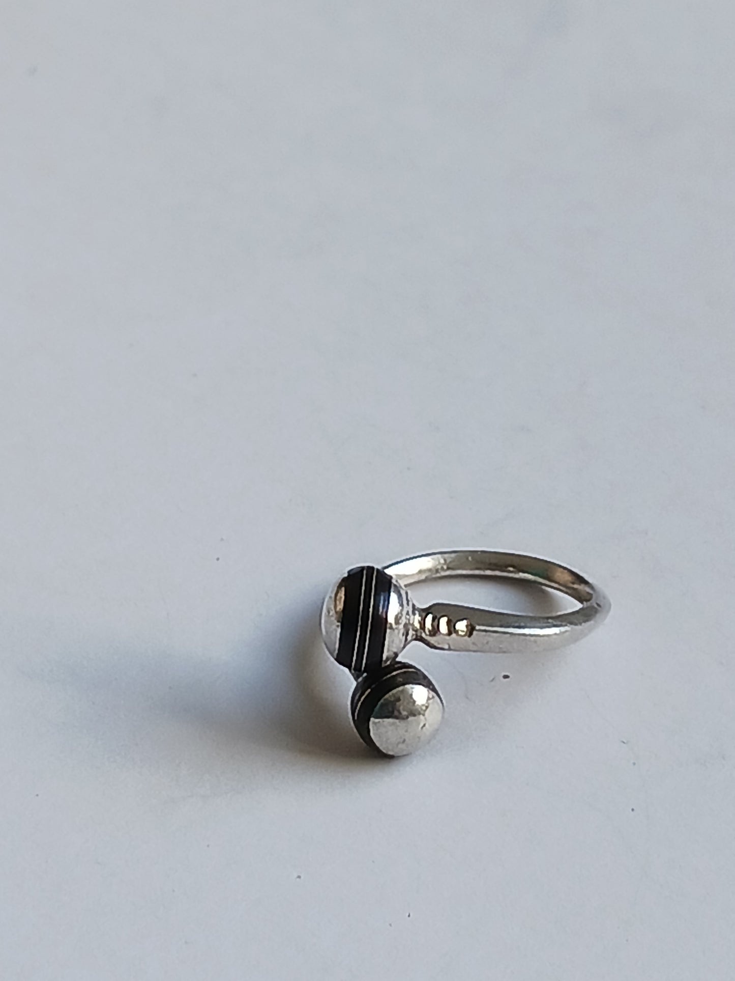 Bague touarègue en argent ciselé et bois d'ébène réglable