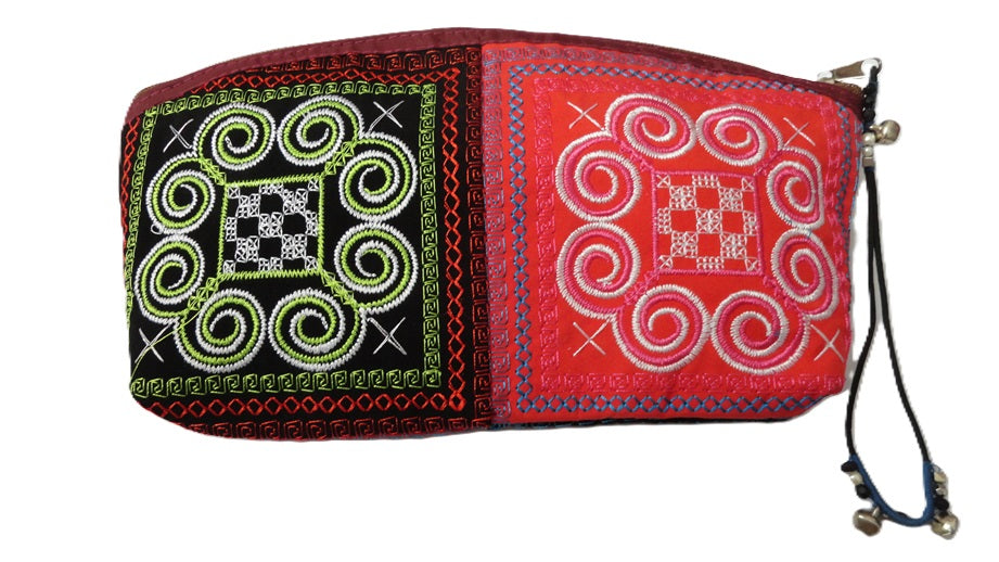 Pochette en tissu brodée