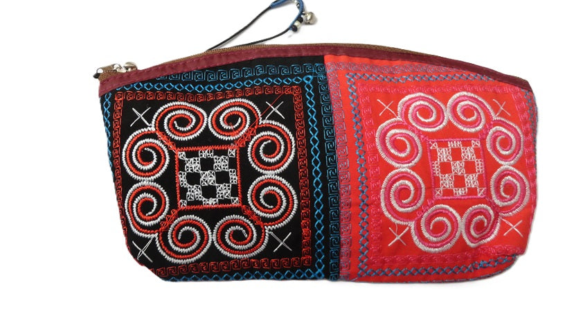 Pochette en tissu brodée