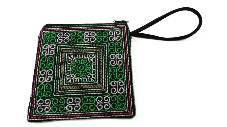 Pochette en tissu brodée