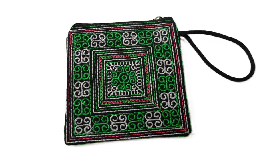 Pochette en tissu brodée