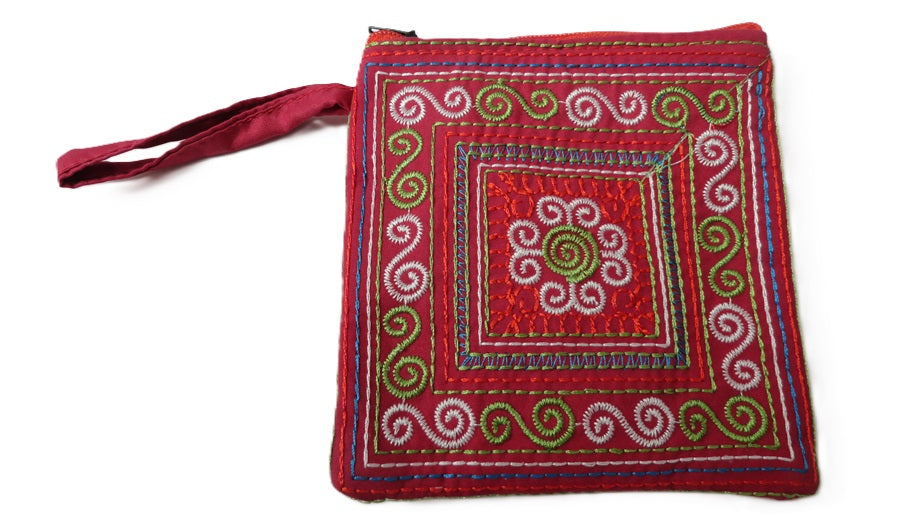 Pochette en tissu brodée