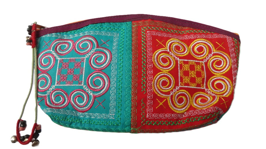Pochette en tissu brodée