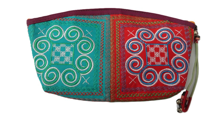 Pochette en tissu brodée