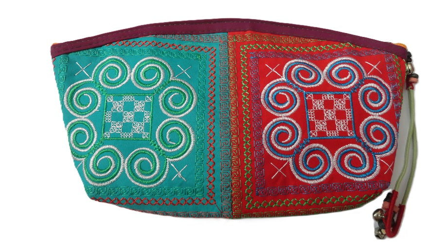 Pochette en tissu brodée