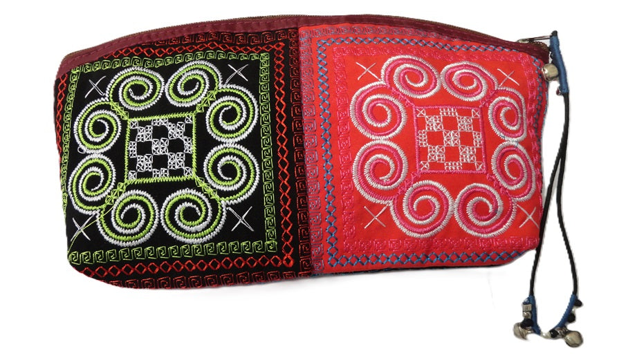 Pochette en tissu brodée