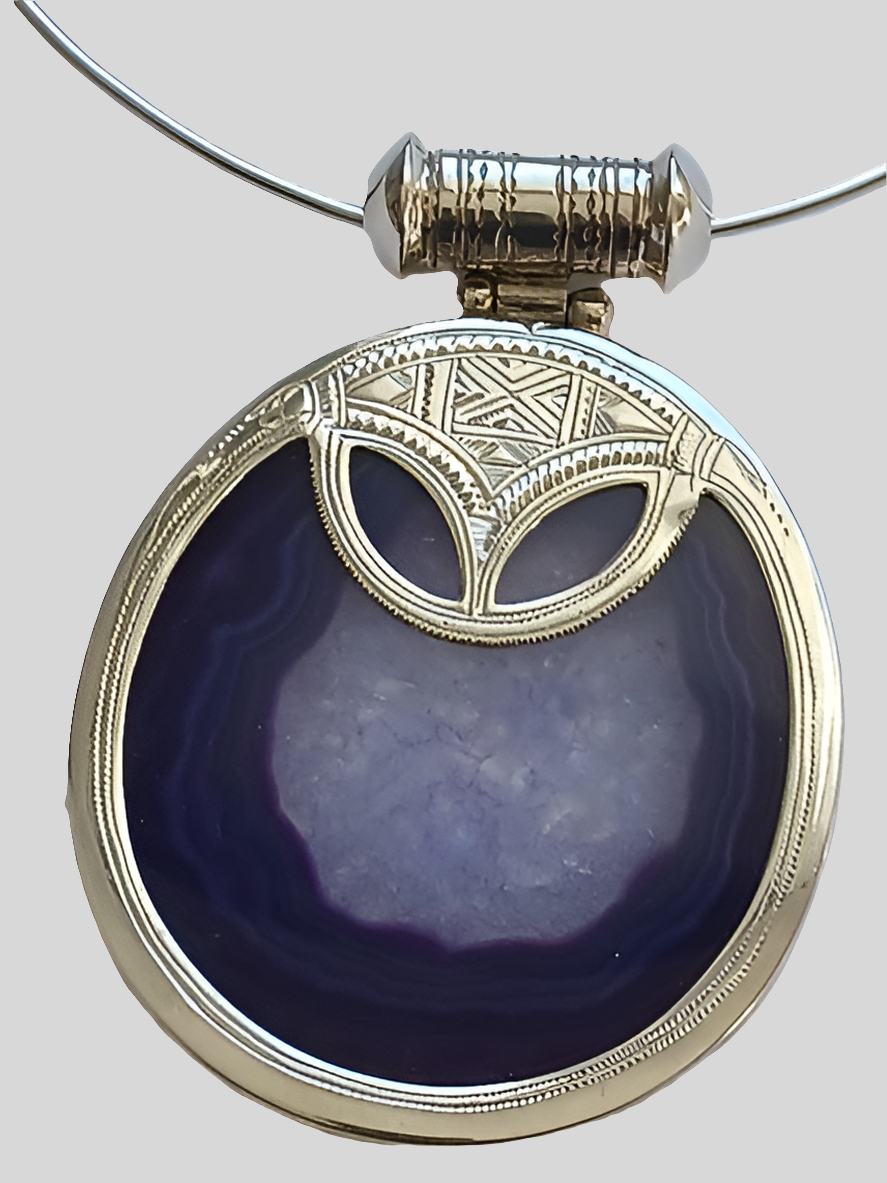 Collier Touareg en argent ciselé et pierre agate
