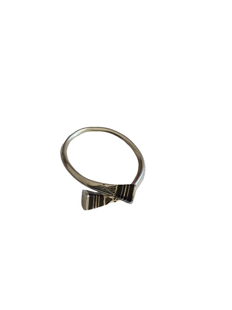 Bague touarègue en argent ciselé et bois d'ébène réglable