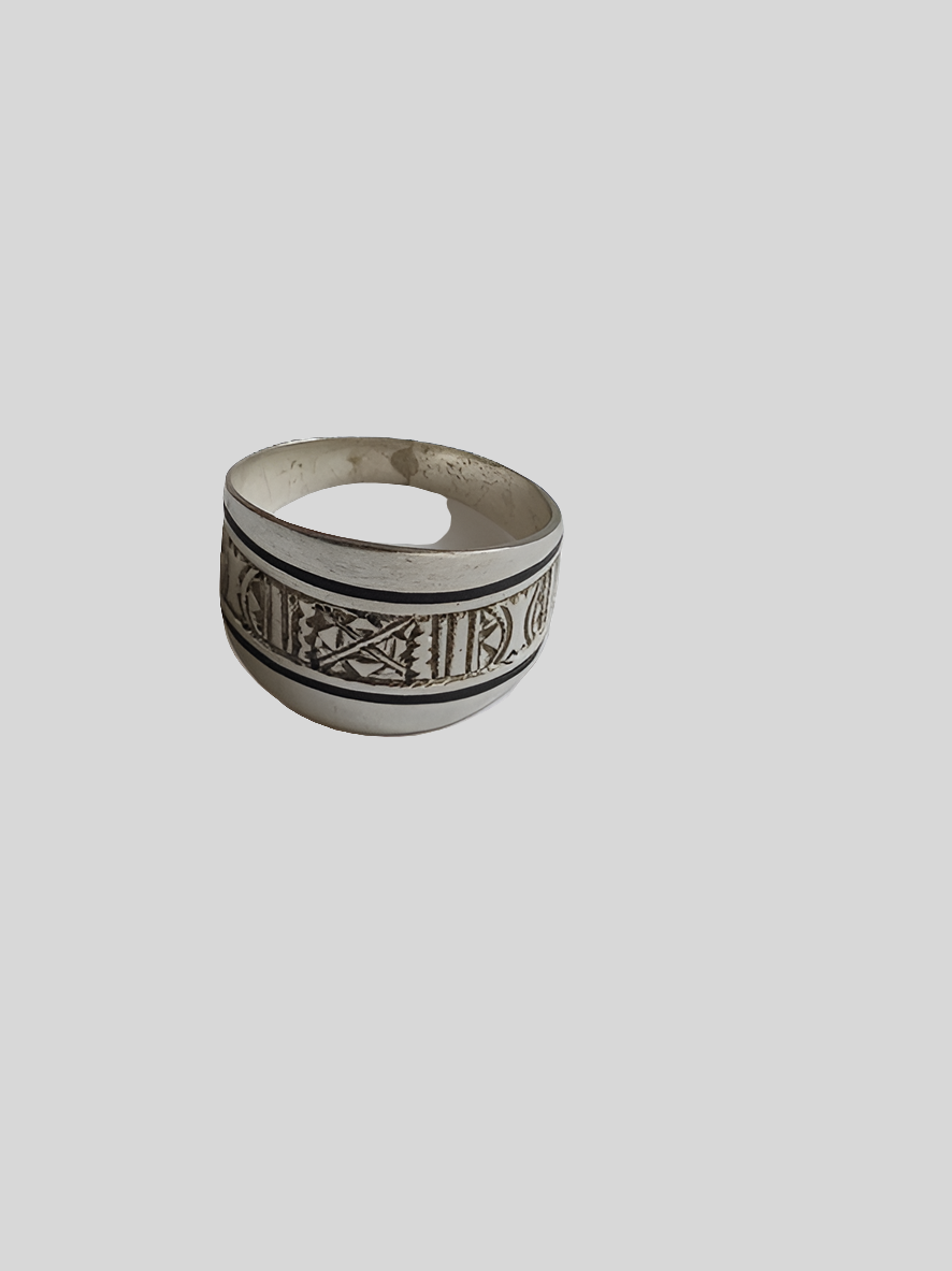Bague touarègue en argent ciselé
