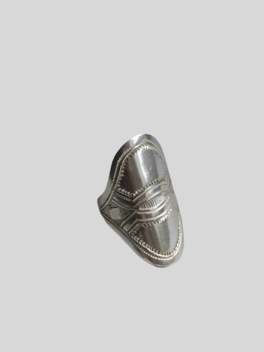 Bague touarègue en argent ciselé