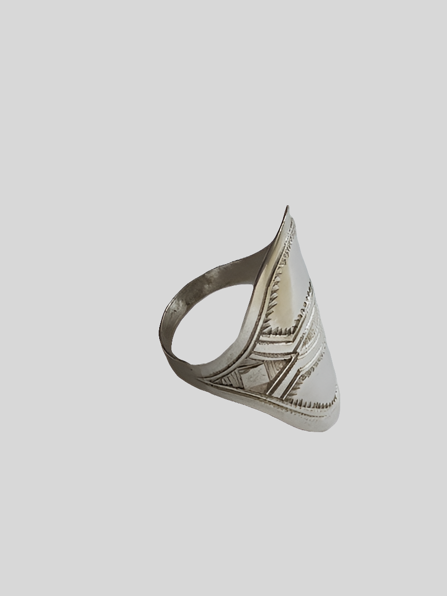 Bague touarègue en argent ciselé