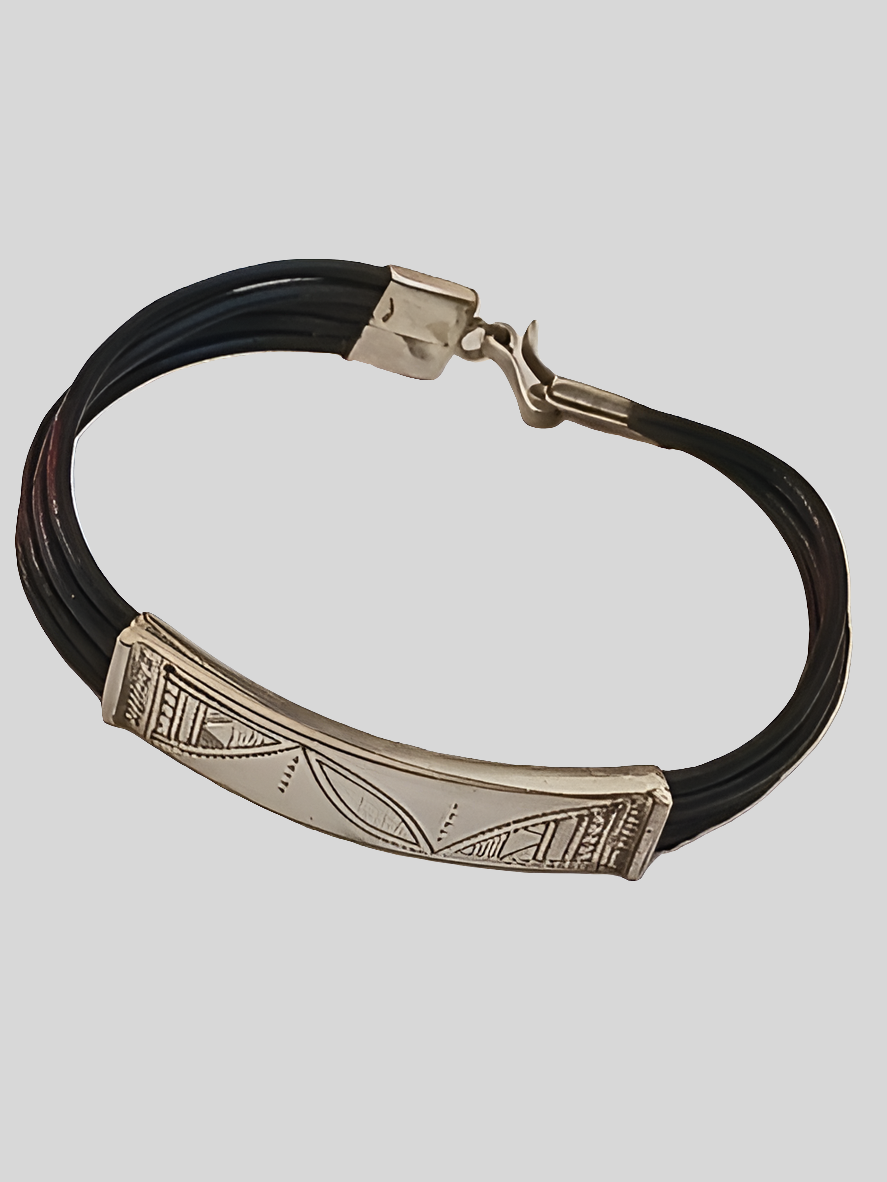 Bracelet touareg en argent avec des cordons en cuir