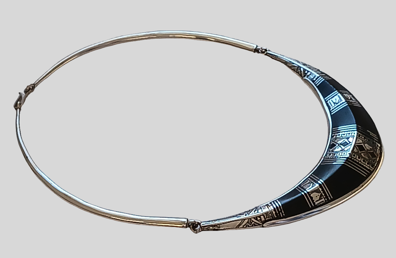 Collier touareg en argent et bois d'ébène
