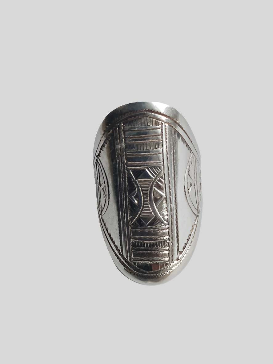 Bague touarègue en argent ciselé
