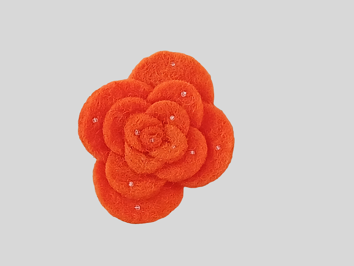Broche en laine