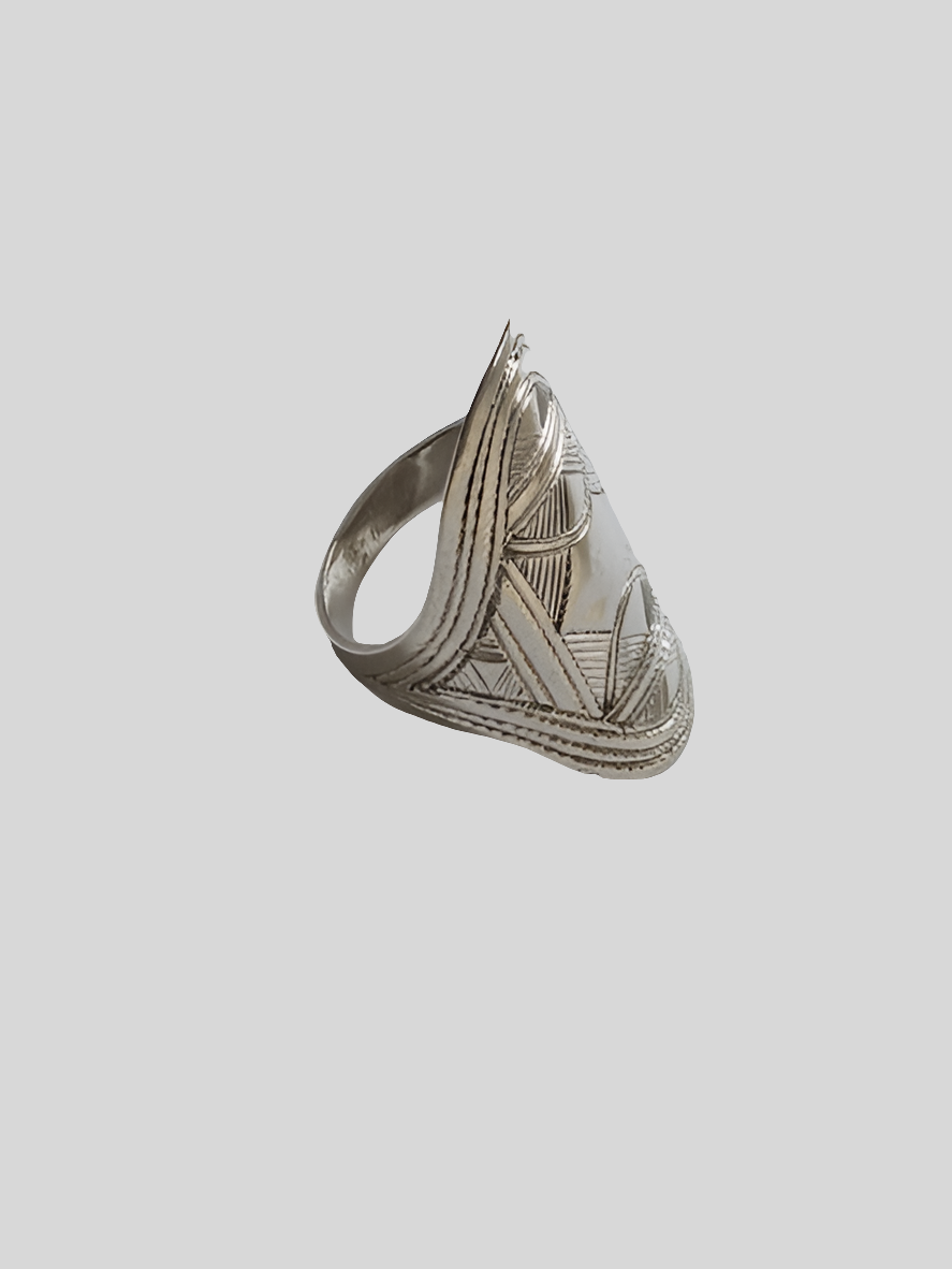 Bague touarègue en argent ciselé