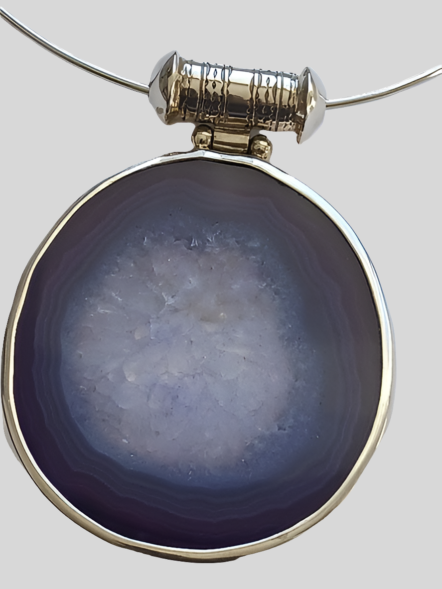 Collier Touareg en argent ciselé et pierre agate