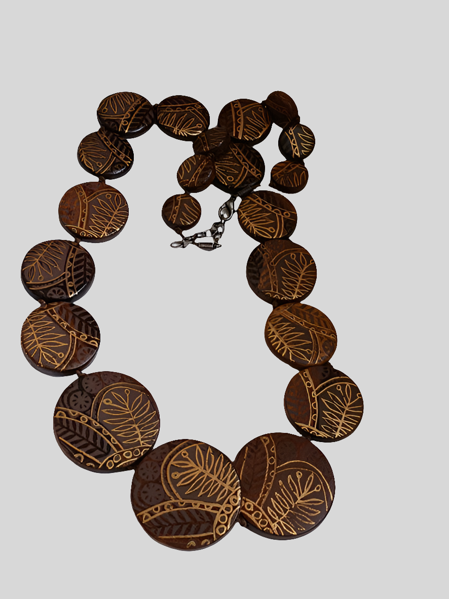 Collier en bois