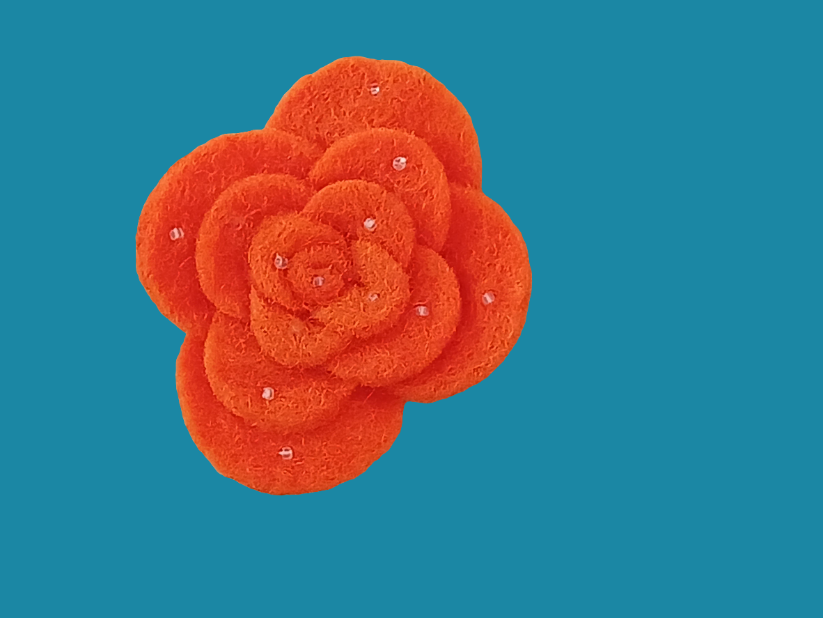 Broche en laine