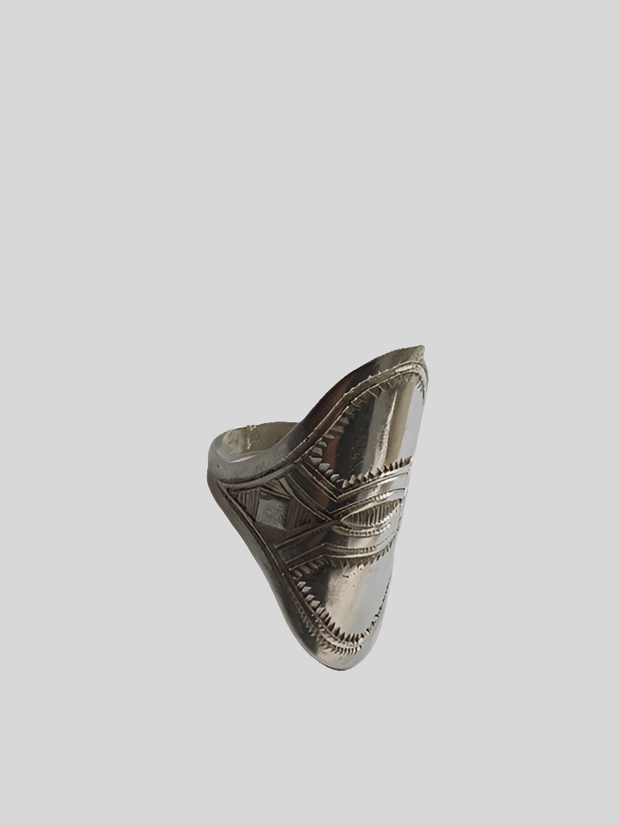 Bague touarègue en argent ciselé