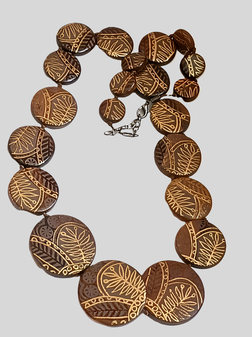 Collier en bois