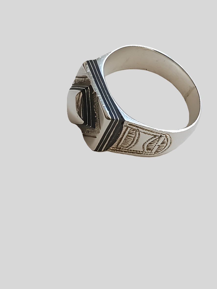 Bague touarègue en argent ciselé et bois débène
