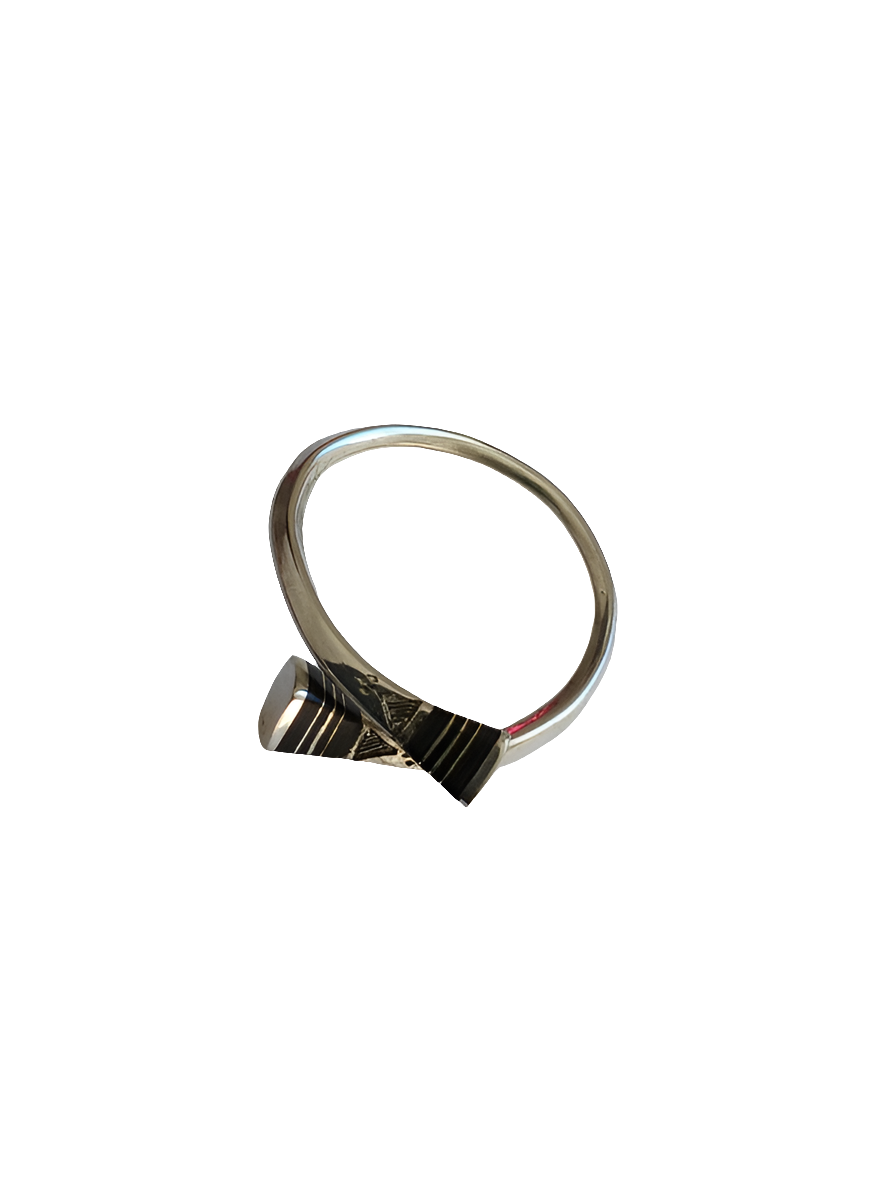 Bague touarègue en argent ciselé et bois d'ébène réglable