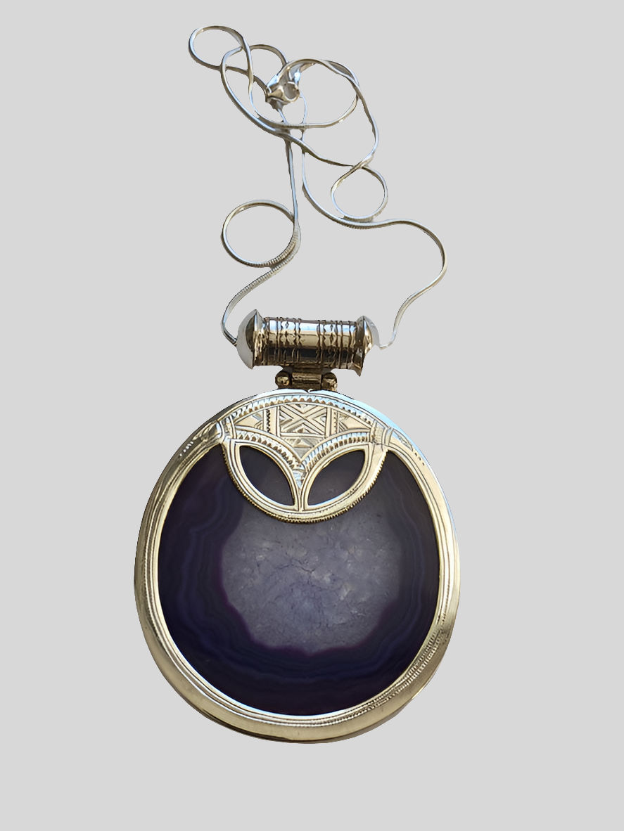 Collier Touareg en argent ciselé et pierre agate