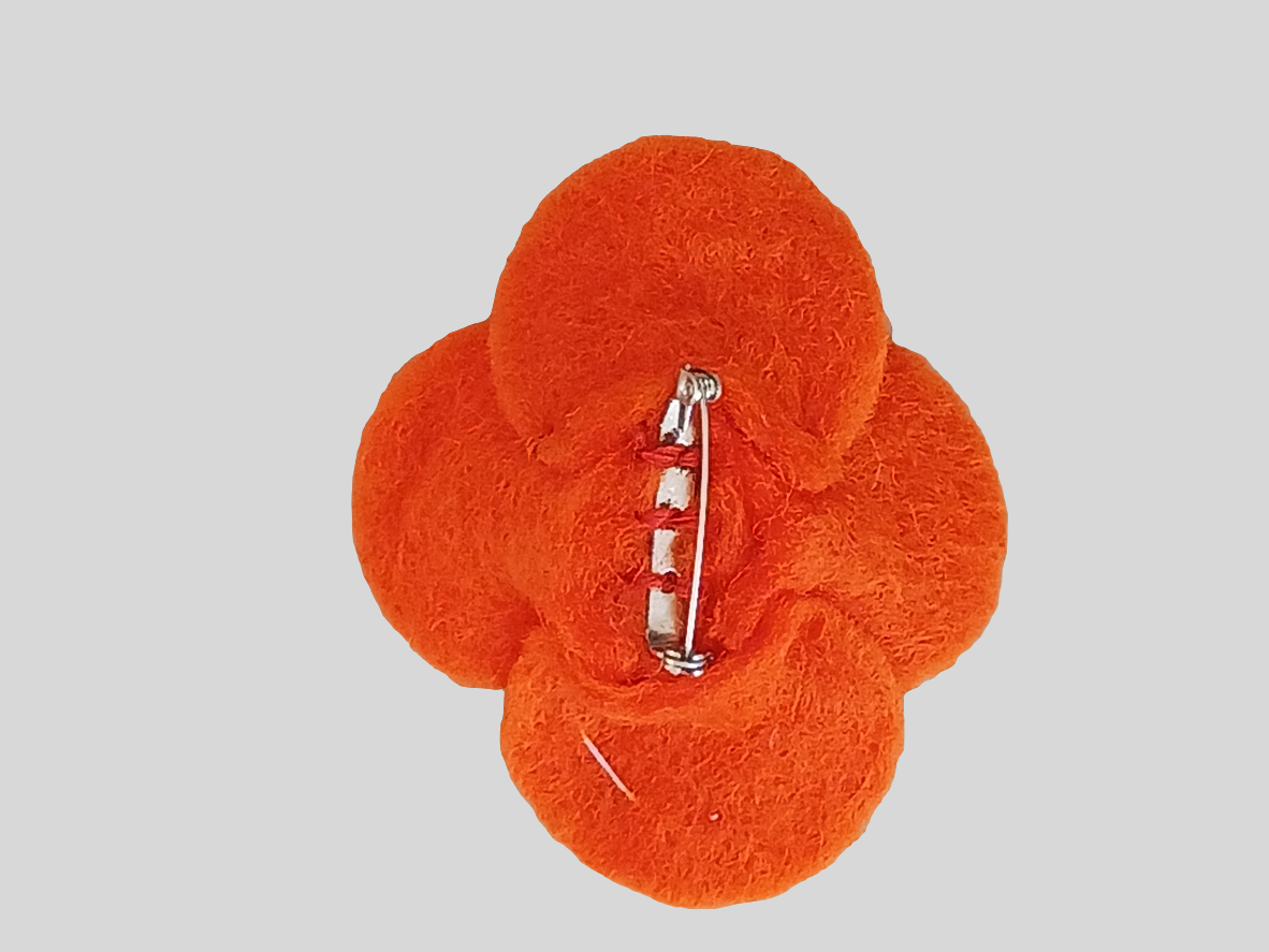 Broche en laine