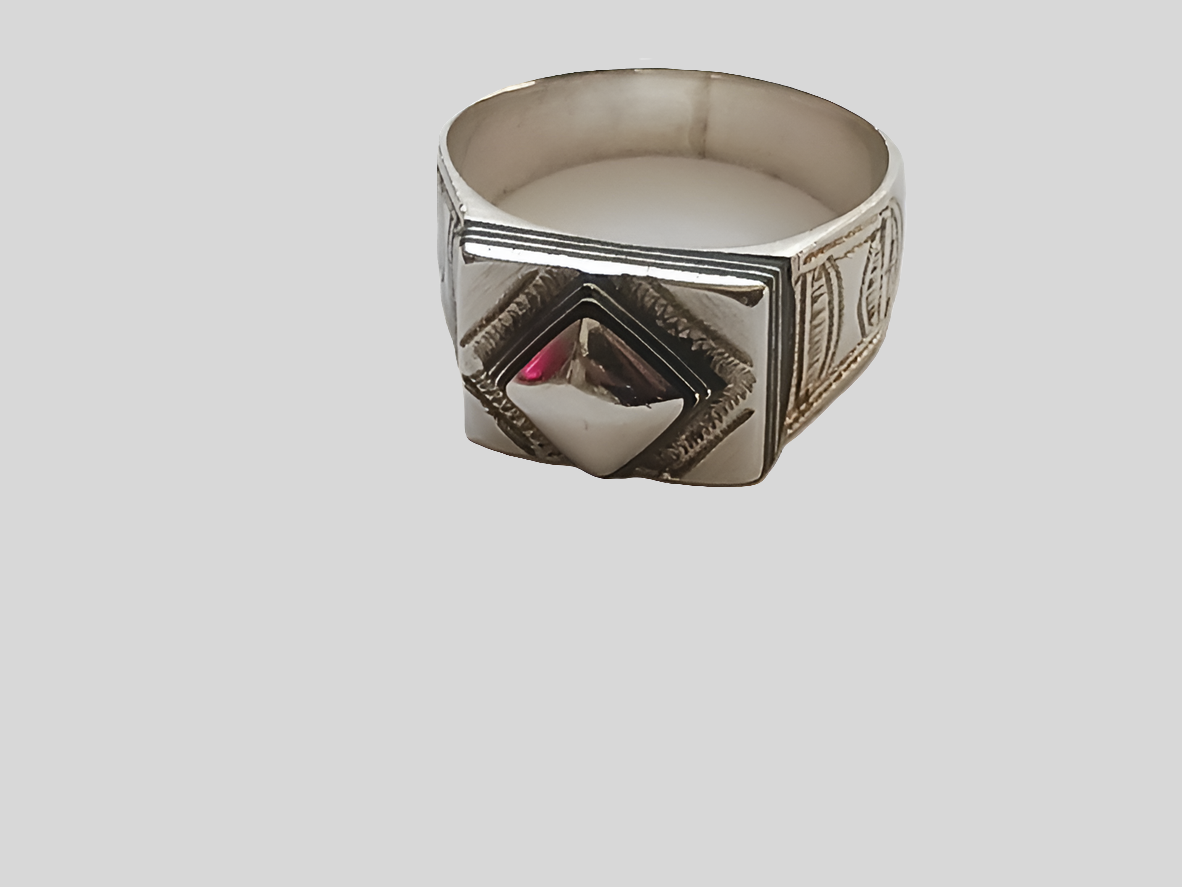 Bague touarègue en argent ciselé et bois débène