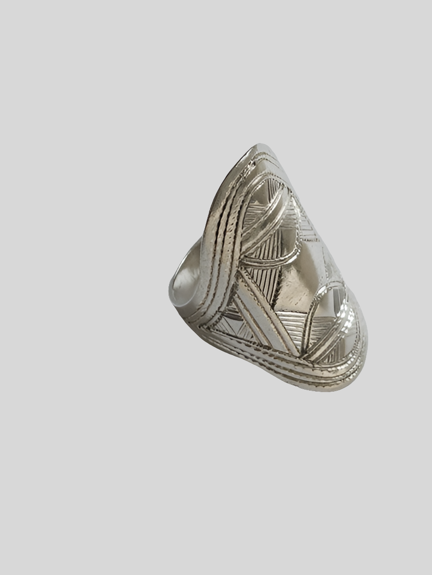 Bague touarègue en argent ciselé