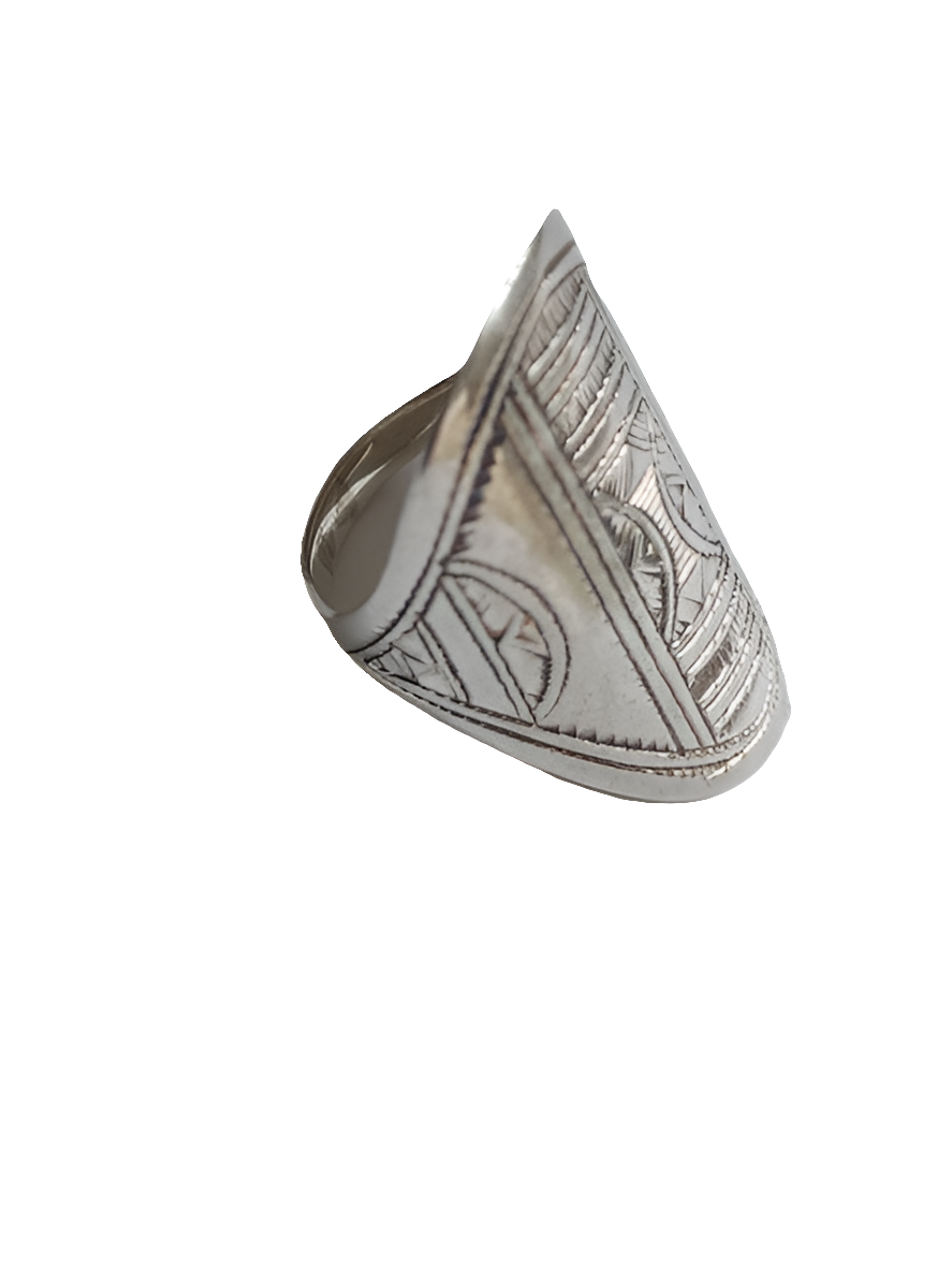 Bague touarègue en argent ciselé