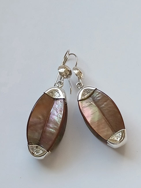 Boucles d'oreilles touareg en argent ciselé et nacre