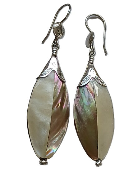 Boucles d'oreilles touareg en argent ciselé et nacre