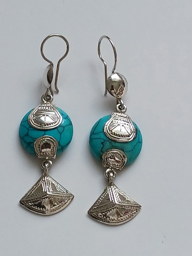 Boucles d'oreilles touareg en argent ciselé et pierre turquoise