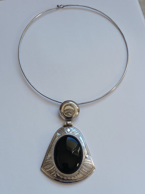 Tuareg necklace in silver and agate stone