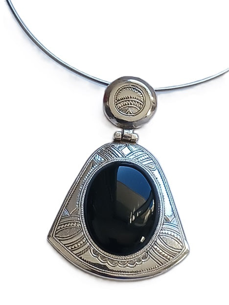 Tuareg necklace in silver and agate stone