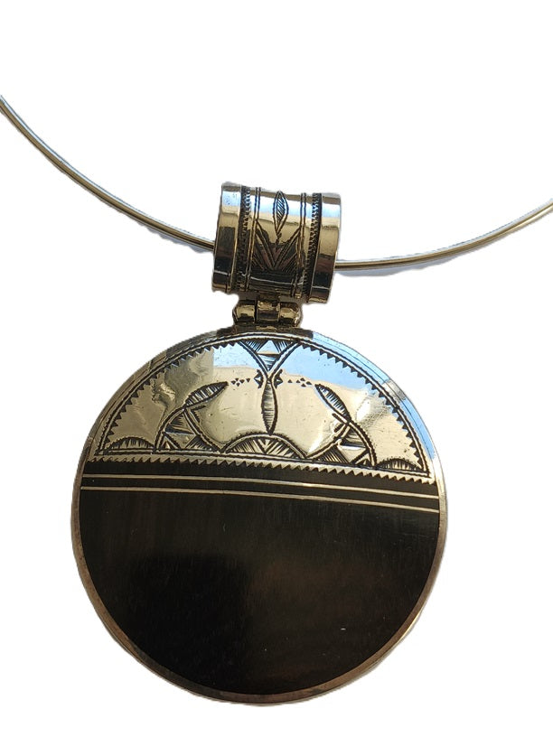 Collier touareg en argent ciselé et bois d'ébène
