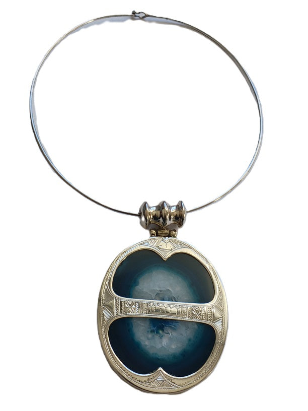 Collier Touareg en argent ciselé et pierre agate