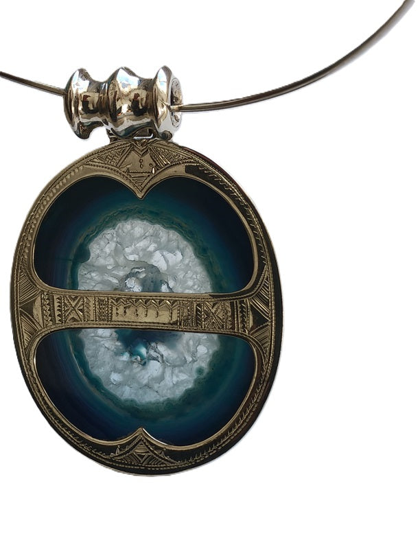 Collier Touareg en argent ciselé et pierre agate