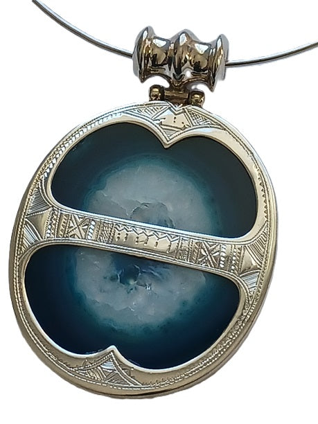 Collier Touareg en argent ciselé et pierre agate