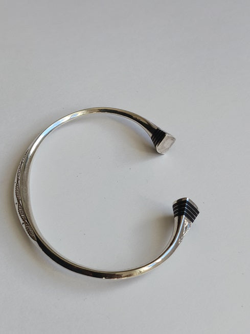 Bracelet touareg en argent ciselé et bois d'ébène