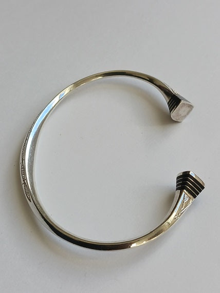 Bracelet touareg en argent ciselé et bois d'ébène
