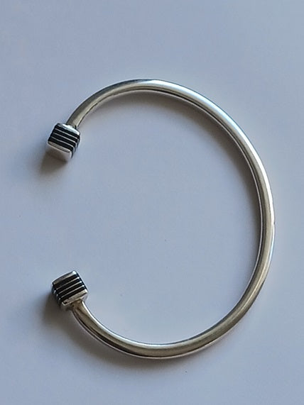 Bracelet touareg en argent ciselé et bois d'ébène