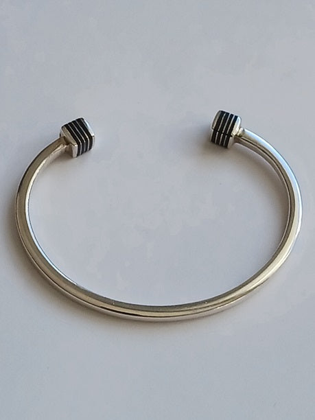 Bracelet touareg en argent ciselé et bois d'ébène