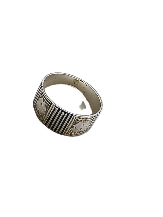 Bague touarègue en argent incrustée de bois d'ébène