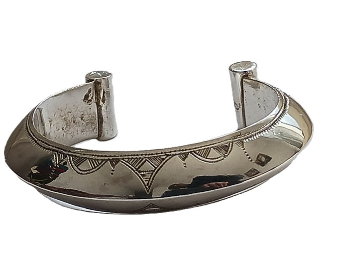 Bracelet touareg en argent ciselé