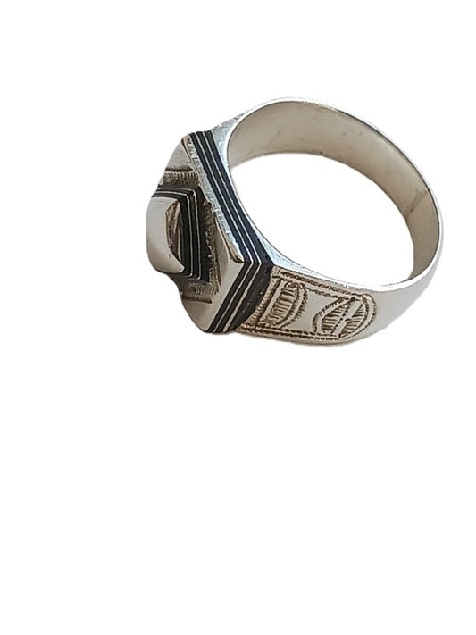Bague touarègue en argent ciselé et bois débène